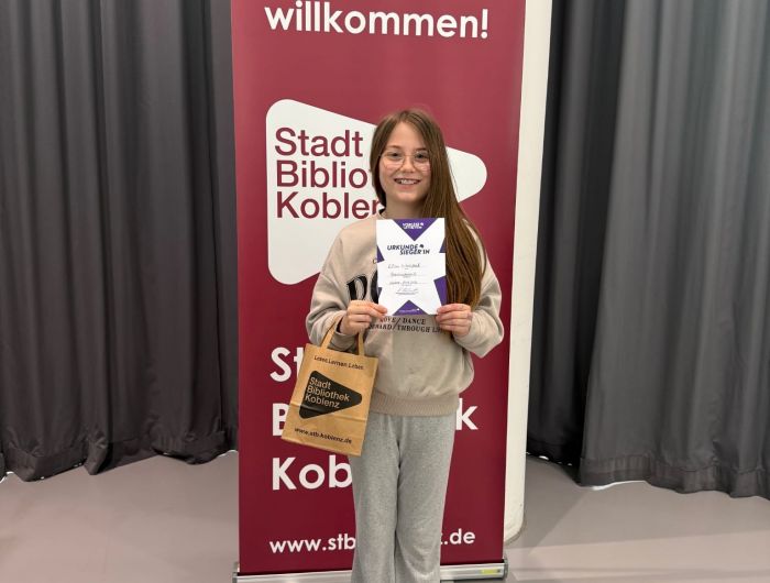 Elisa gewinnt auch den Regionalentscheid in der Koblenzer Stadtbibliothek. 